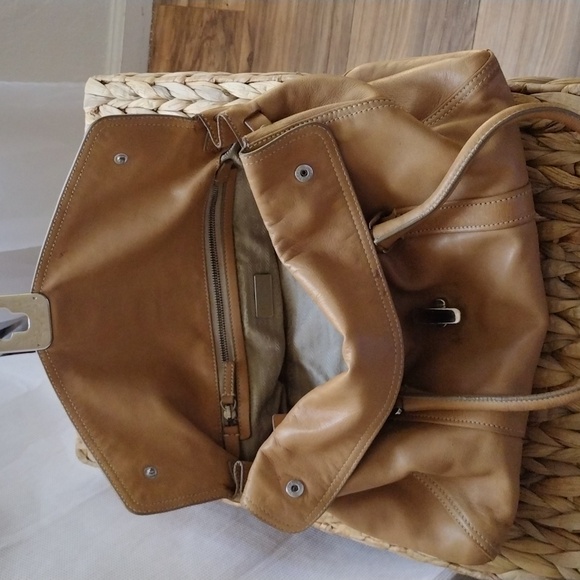 Prada Cuervo tan soft leather shoulder bag. - Picture 9 of 13